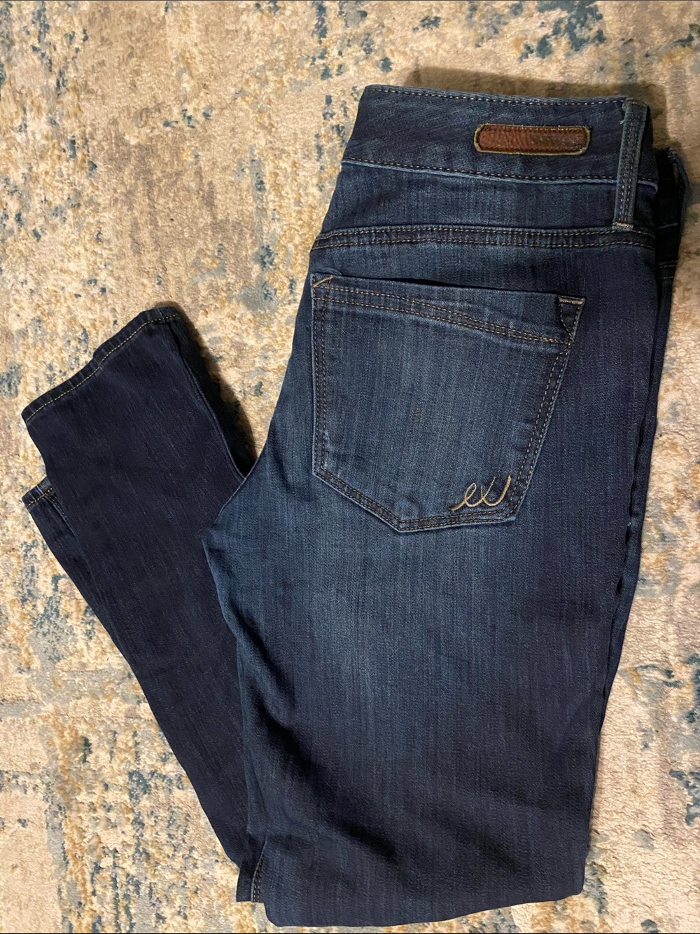 Express Dark Wash Women's Jeans with Back Pocket Stitching